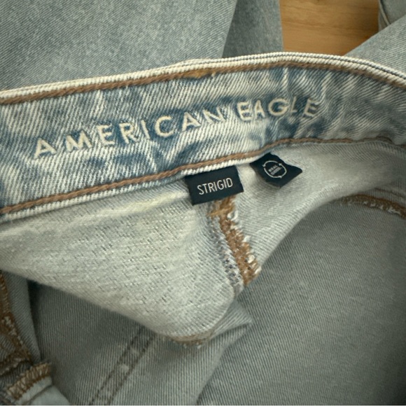American Eagle Women’s Strigid Mom Light Blue Jeans Size 12 XShort - Picture 7 of 10